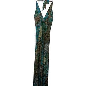 MT COLLECTION🤍 Long Maxi Dress 
Size: M
Style: Halter w/ Adjustable Tie Straps